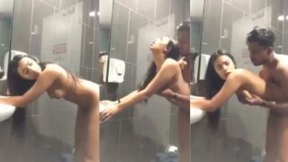 The young woman Tamil couple records her porn bathroom